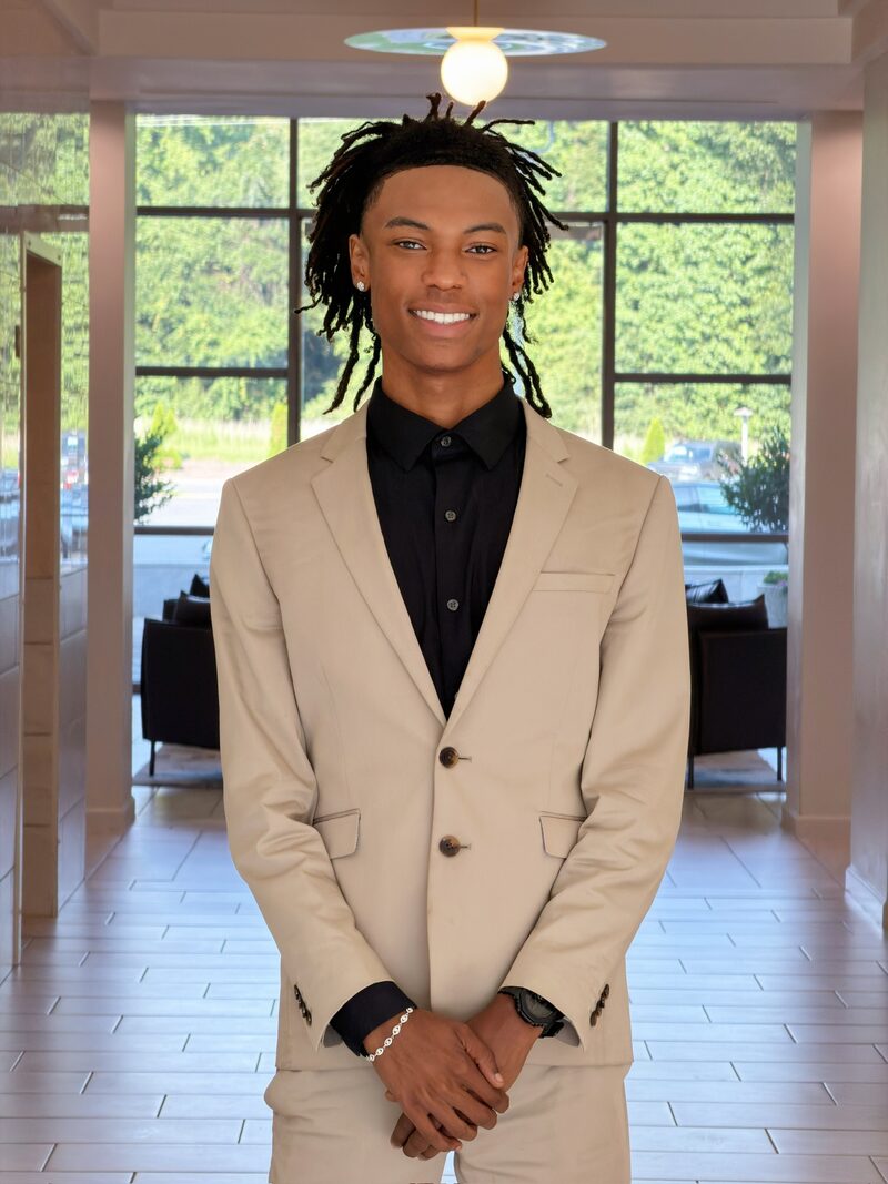 Elijah Richards - Corporate Trainer at Luxuriate Management